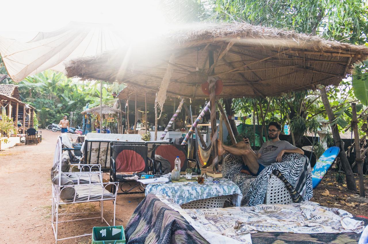 Wonderland Hostel Анжуна Экстерьер фото