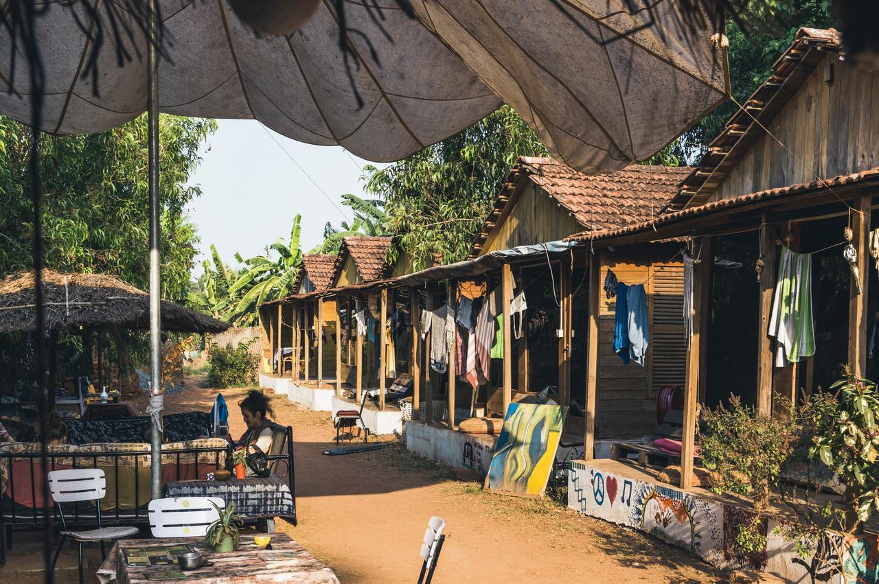 Wonderland Hostel Анжуна Экстерьер фото