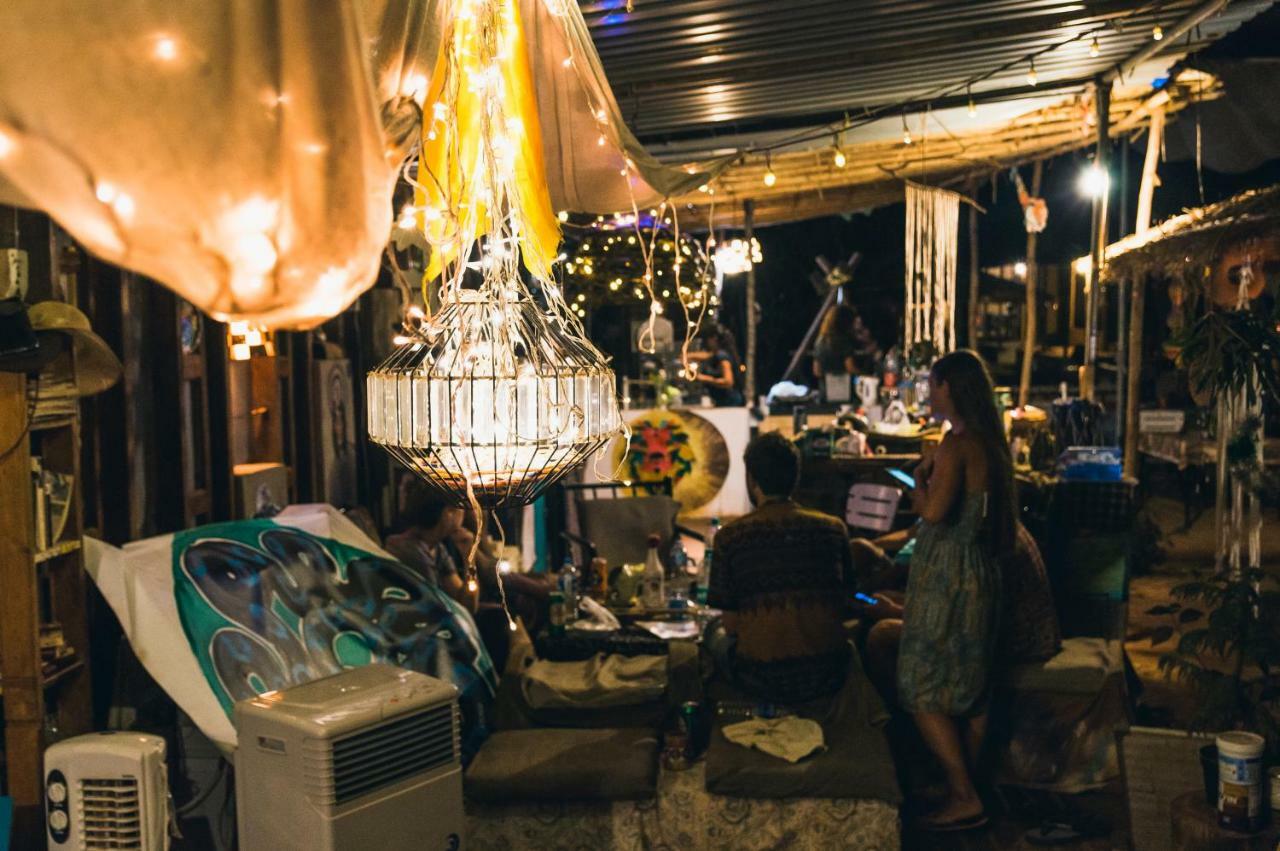 Wonderland Hostel Анжуна Экстерьер фото