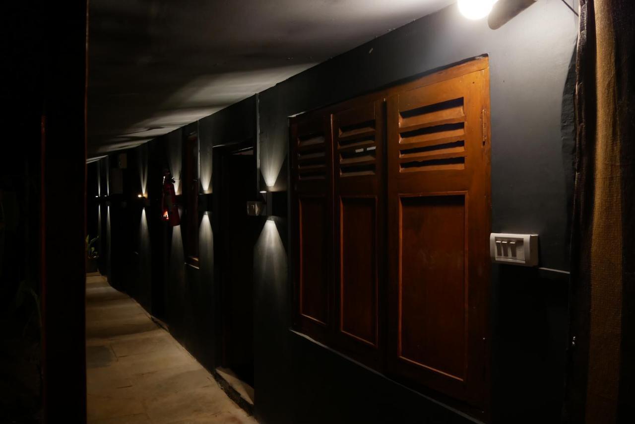 Wonderland Hostel Анжуна Экстерьер фото